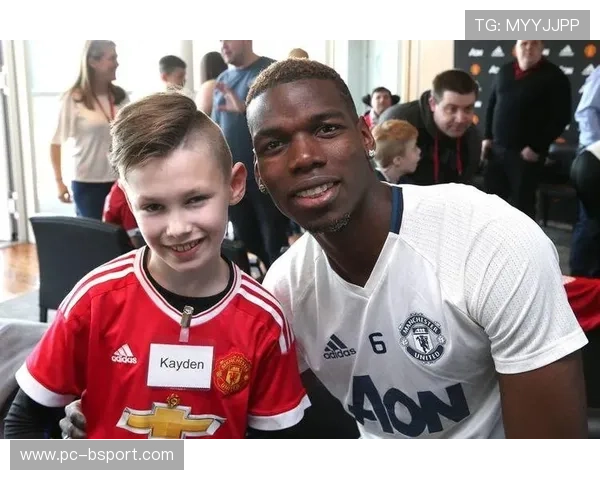 德甲社区活动：球员雪中慰问小球迷